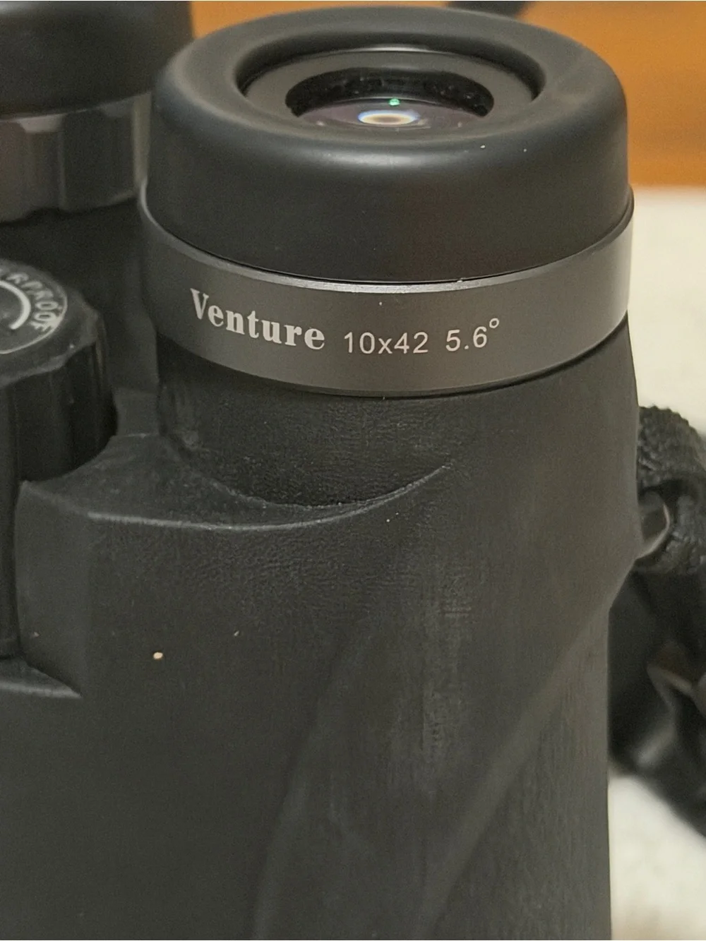 VANGUARD Venture 10 x 42 Binoculars .In Very Good Condition.